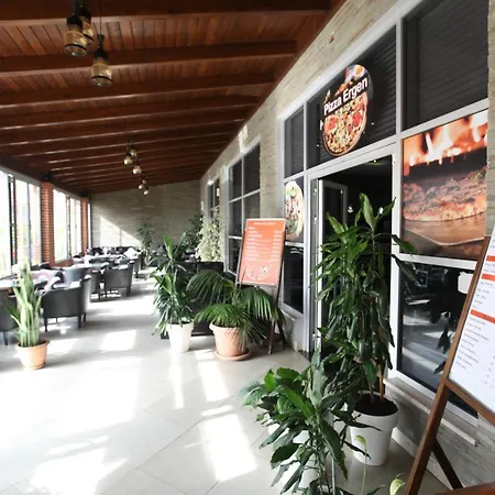 Kompleksi Ergen Hotel Rrogozhine