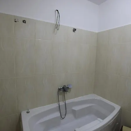 Kompleksi Ergen Hotel Rrogozhine